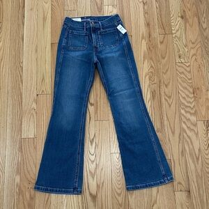 Gap 70s High Rise Flare - new medium indigo - size 28/6